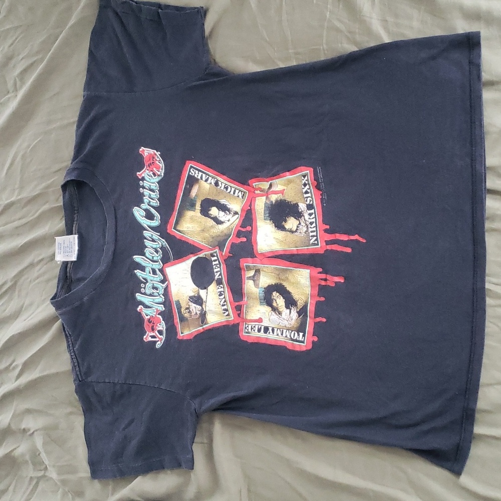 Vintage 1989 Motley Crue Kickstart my Heart T-shirt.